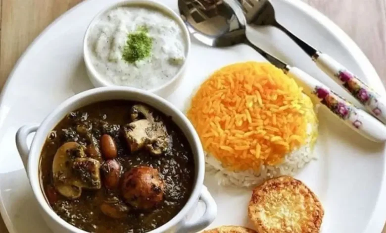 طرز تهیه قورمه سبزی با قارچ+ فیلم