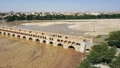 عکاسی وسط زاینده‌رود حادثه آفرید!+ فیلم