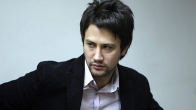 قاب خانوادگی شاهرخ استخری در کنار هم و در سفر اسپانیا را ببینید