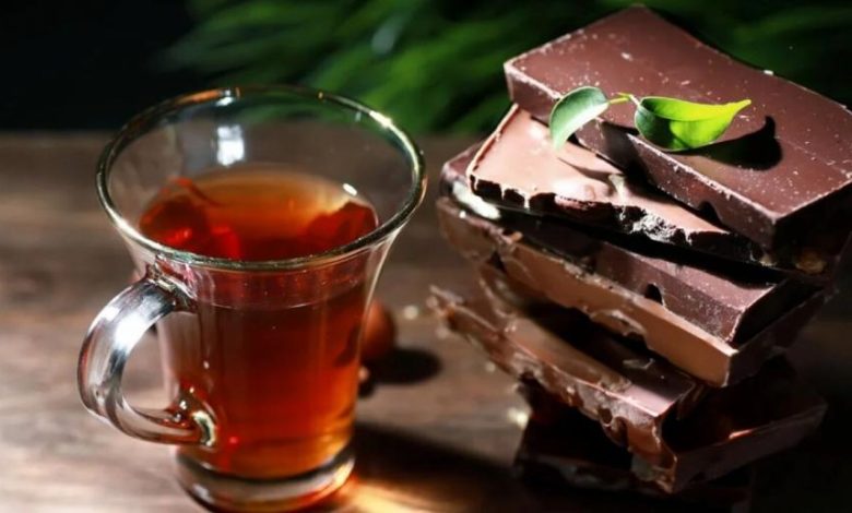 آیا چای و شکلات تلخ سلامت قلب را افزایش می‌دهند؟