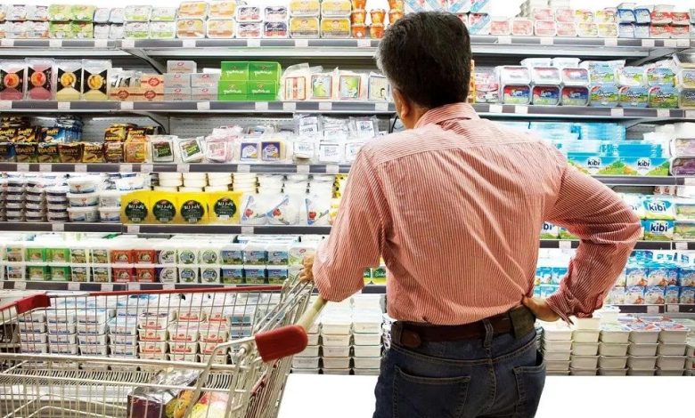 چرا با تخصیص ارز کافی برای تامین کالاهای اساسی سفره مردم کوچک‌تر شده است؟