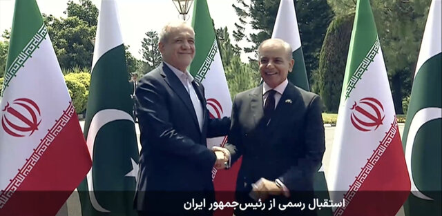 استقبال گرم شهباز شریف از رئیسجمهور در اسلامآباد