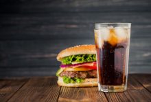 شاید تا پیش ازاین ارتباط با بیماری‌های قلبی، دیابت و چاقی، از دلایل اصلی مخالفت و احتناب از خوردن غذاهای فوق فراوری شده بودند، اما یک مطالعه جدید نشان می‌دهد که افزایش خطر ابتلا به سرطان ریه ممکن است دلیل دیگری بر این مخالفت باشد.