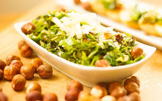 ت با سس پستو گشنیز