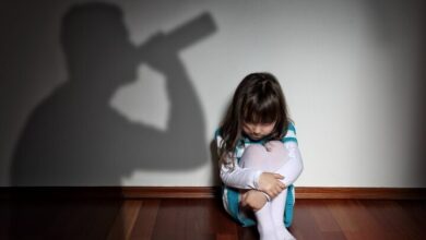 آیا اعتیاد و شراب‌خواری والدین مانع حضانت فرزند می‌شود؟