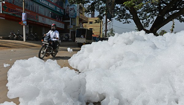 سقوط ابر سنگین در اندونزی