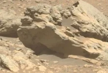 کشف سنگ متفاوت در مریخ؛ فیپساکسلا زیر نگاه مریخ‌نورد