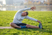 . ۷ حرکت کششی ساده برای خوابی عمیق و آرام