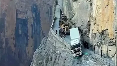 وقتی مردم تایلند با دست خالی خودرو را از سقوط نجات دادند + فیلم