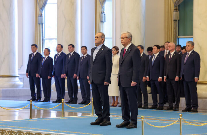 استقبال رسمی از پزشکیان در کاخ ریاستجمهوری قزاقستان