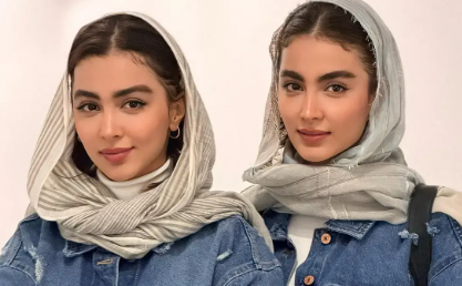 سلفی صمیمی: سارا و نیکای پایتخت همراه مادرشان