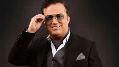 بوسه حامد آهنگی بر دستان مادرش؛ صحنه‌ای متفاوت در اجرا + فیلم