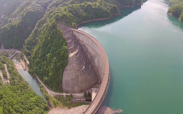 ترک برداشتن سد گوران